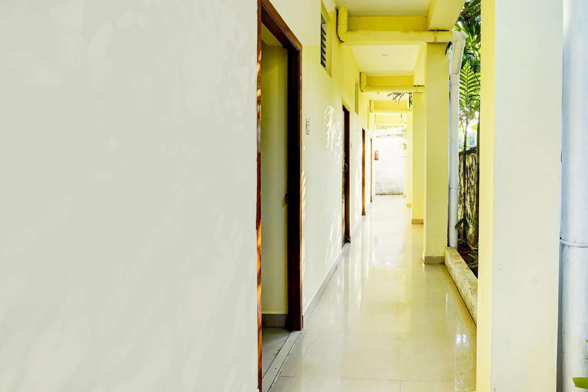 Super Collection O Nibav Beach View Chennai Exterior photo