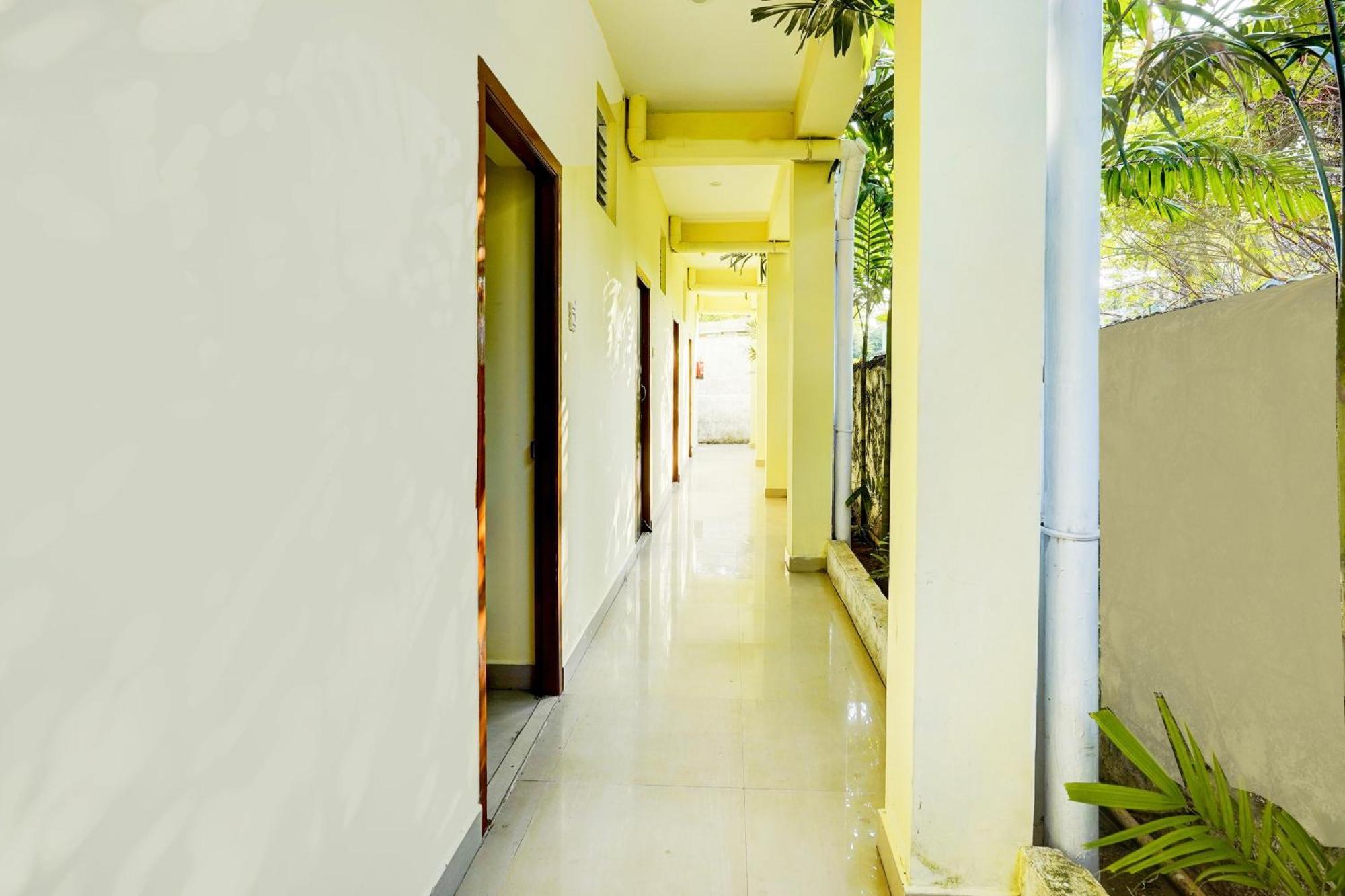 Super Collection O Nibav Beach View Chennai Exterior photo